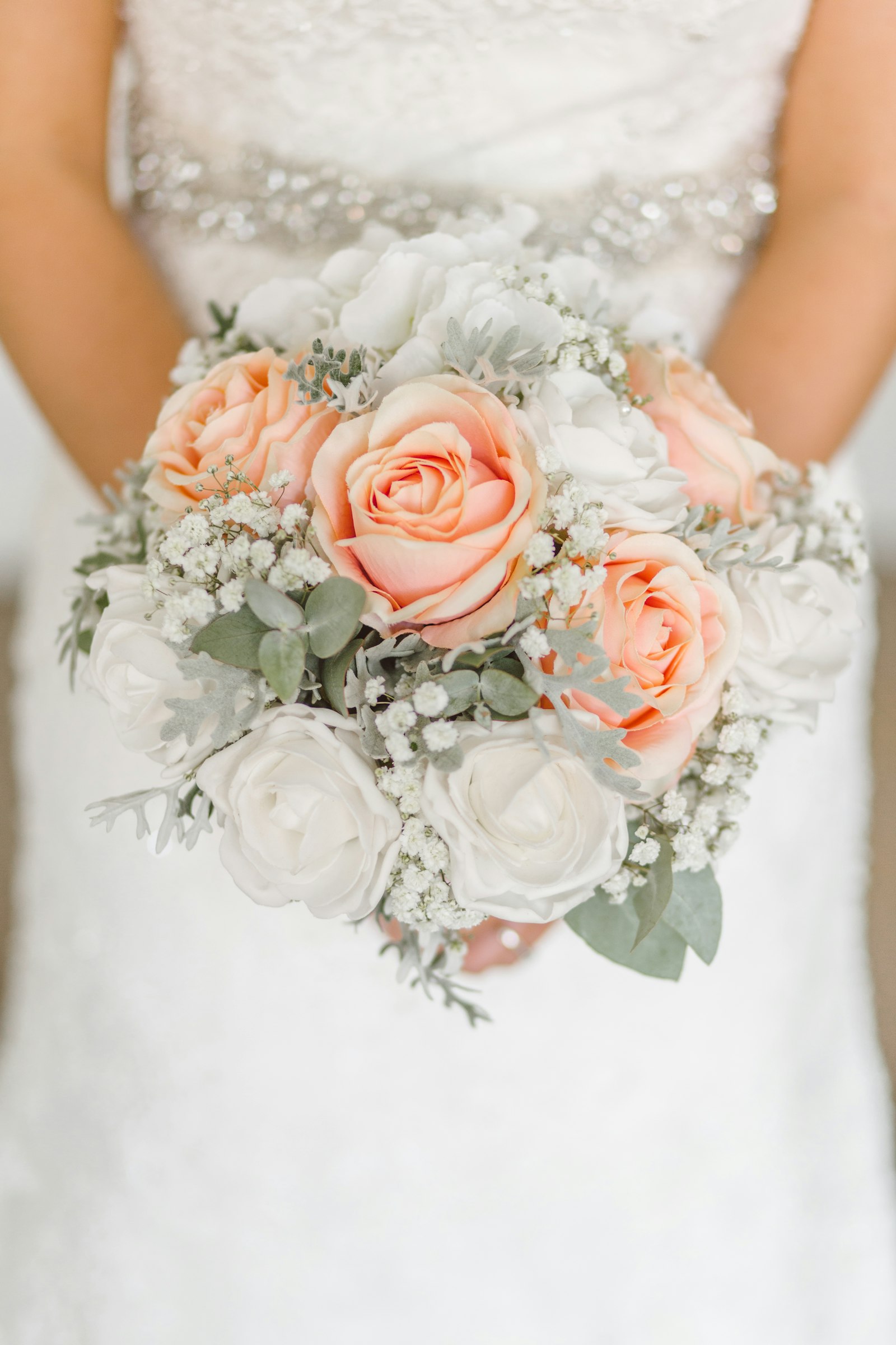 Trouwring close-up, symbool van duurzame liefde en zorg
